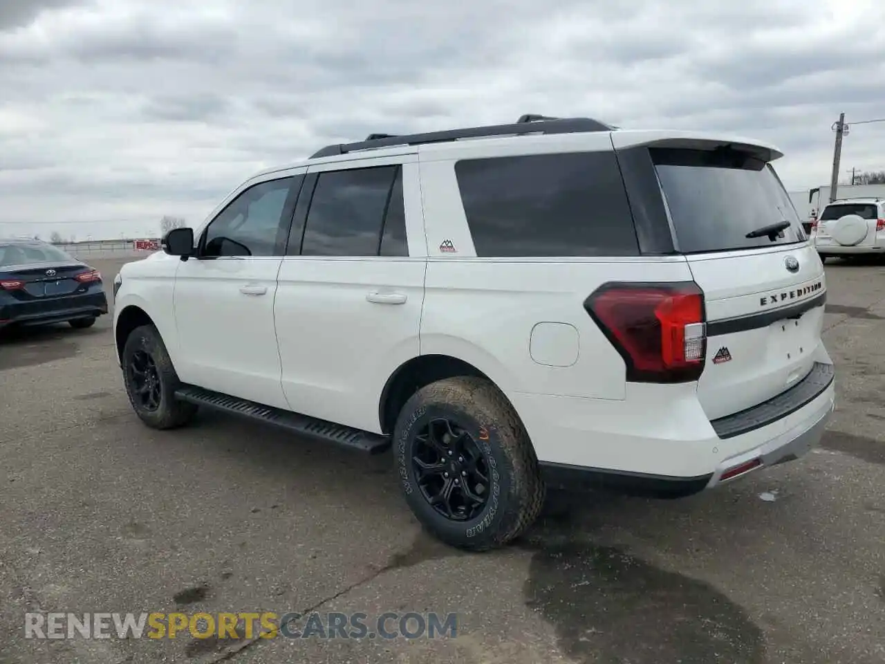 2 Photograph of a damaged car 1FMJU1RT2NEA36743 FORD EXPEDITION 2022