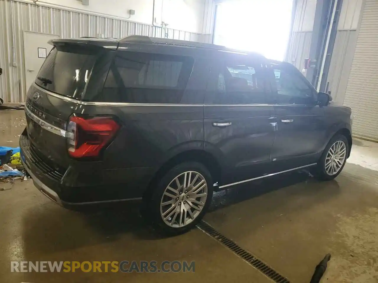 3 Photograph of a damaged car 1FMJU2AT5NEA36558 FORD EXPEDITION 2022