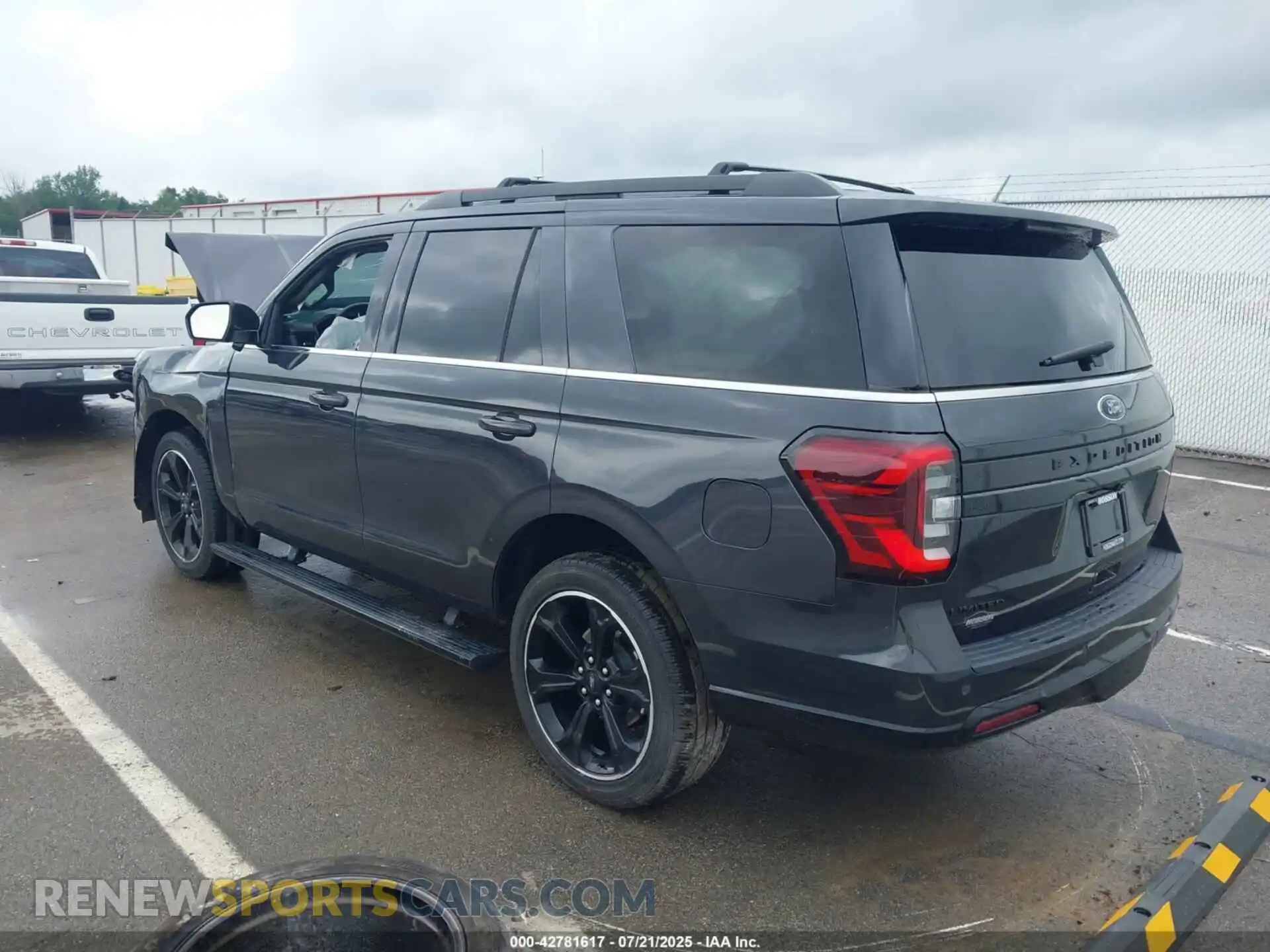 3 Photograph of a damaged car 1FMJU2ATXNEA52688 FORD EXPEDITION 2022