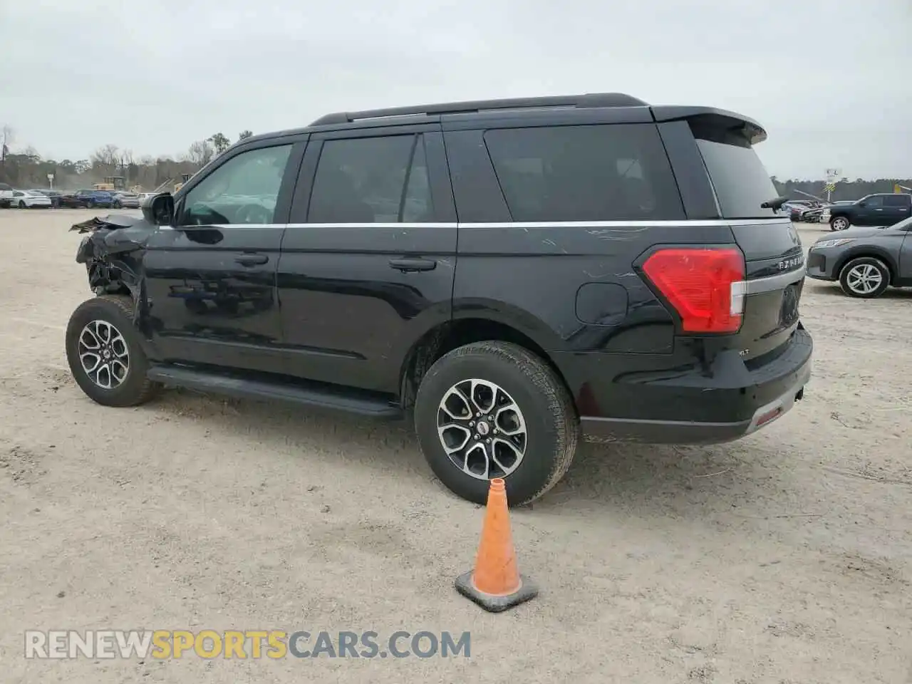 2 Photograph of a damaged car 1FMJU1H84REA66331 FORD EXPEDITION 2024