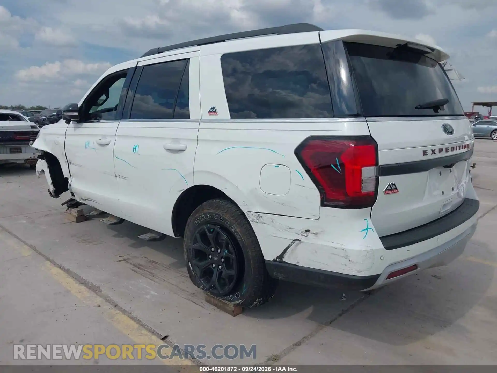 3 Photograph of a damaged car 1FMJU1RGXREA14403 FORD EXPEDITION 2024