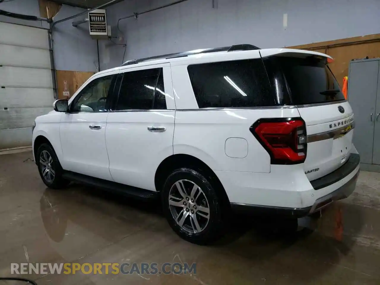 2 Photograph of a damaged car 1FMJU2A8XREA65801 FORD EXPEDITION 2024