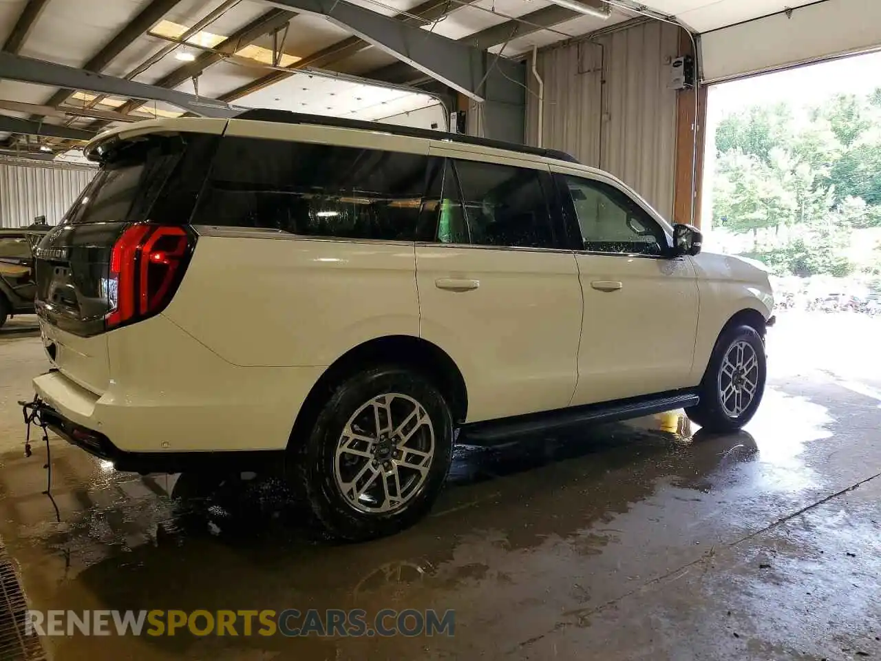 3 Photograph of a damaged car 1FMJU1H88SEA45066 FORD EXPEDITION 2025