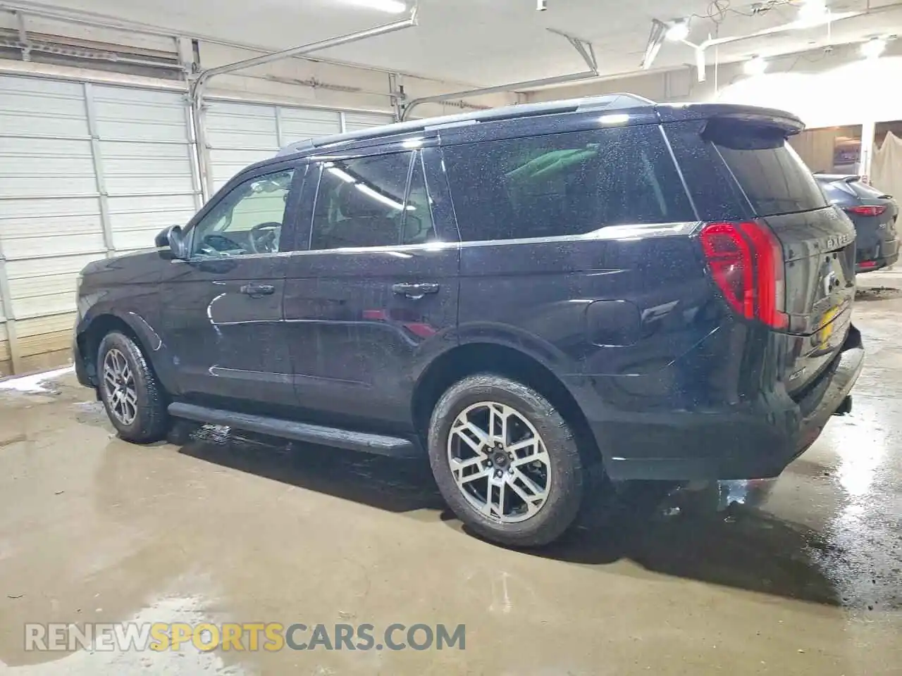 2 Photograph of a damaged car 1FMJU1J84SEA28405 FORD EXPEDITION 2025