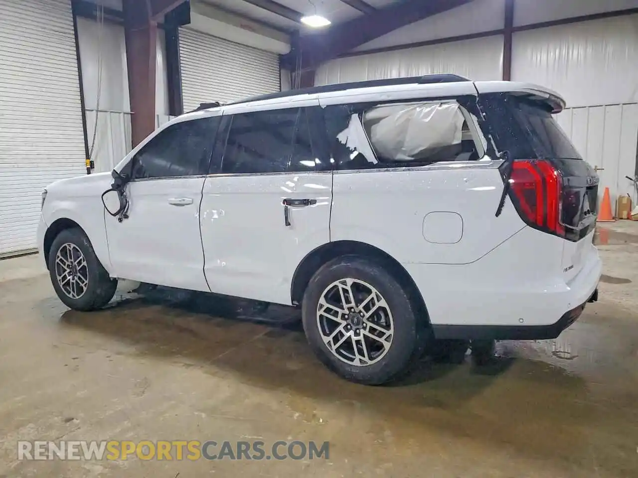 2 Photograph of a damaged car 1FMJU1J8XSEA24360 FORD EXPEDITION 2025