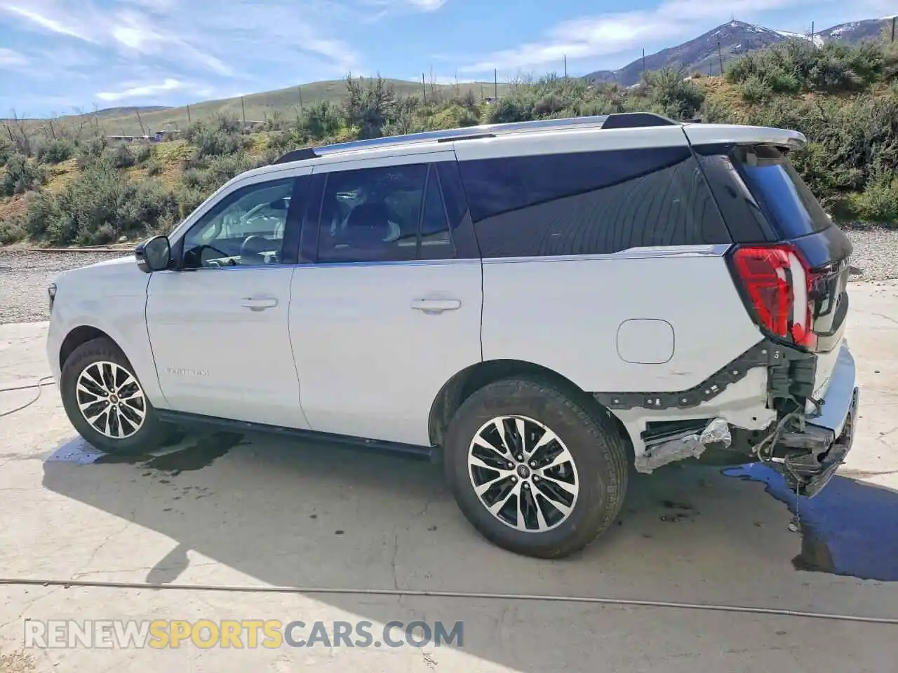 2 Photograph of a damaged car 1FMJU1M81SEA21567 FORD EXPEDITION 2025