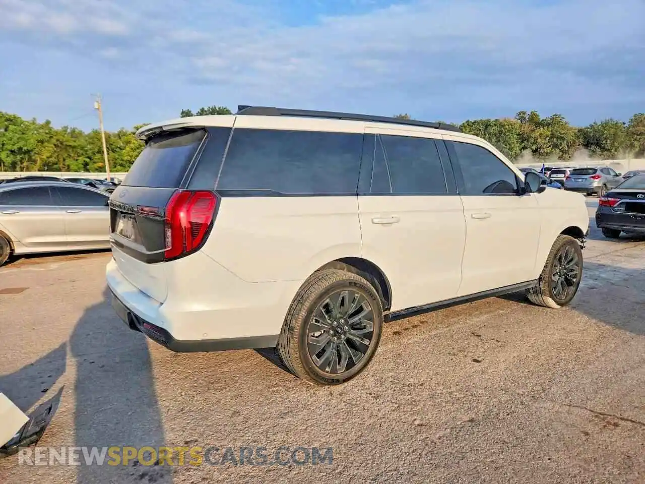 3 Photograph of a damaged car 1FMJU1M83SEA43232 FORD EXPEDITION 2025