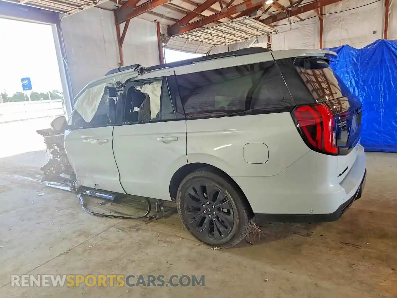 2 Photograph of a damaged car 1FMJU1M83SEA75842 FORD EXPEDITION 2025