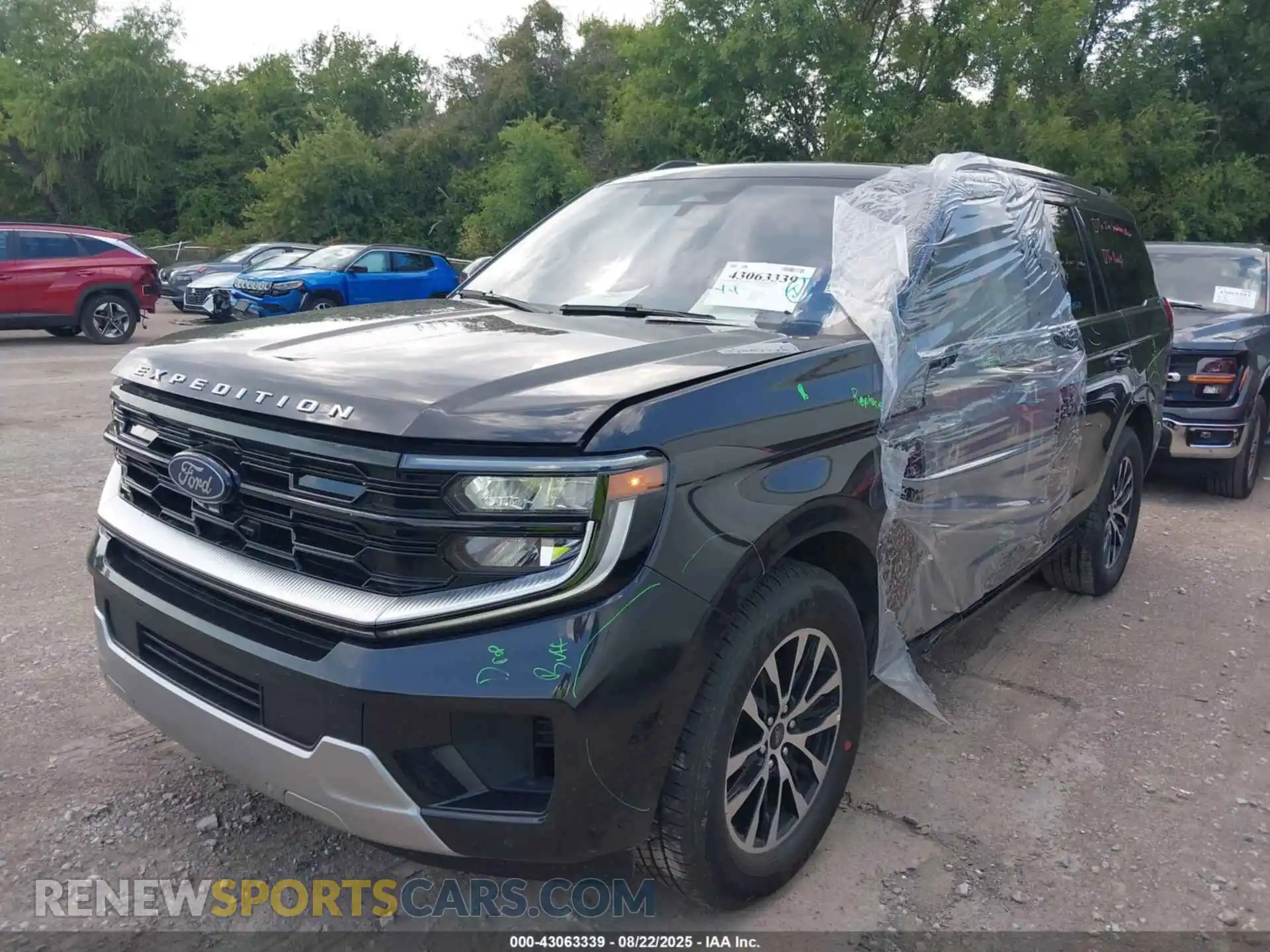 2 Photograph of a damaged car 1FMJU1M86SEA34895 FORD EXPEDITION 2025