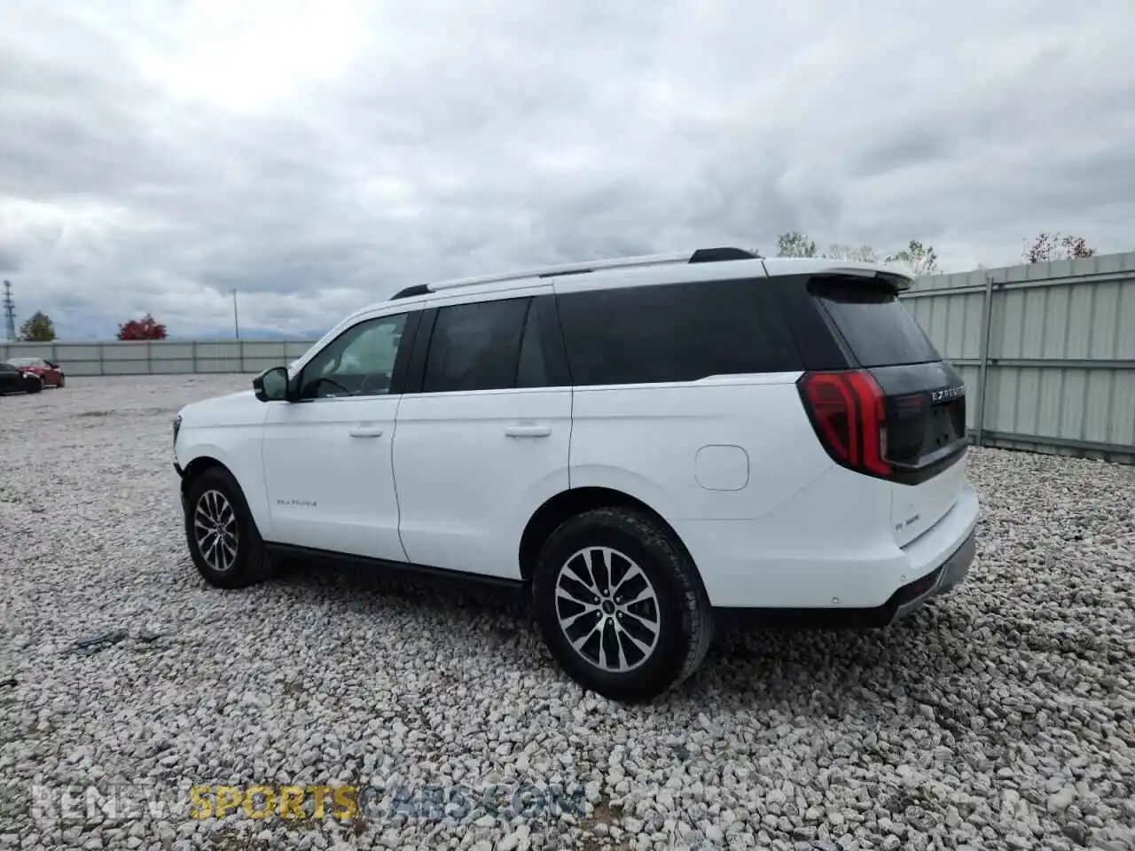 2 Photograph of a damaged car 1FMJU1M8XSEA14892 FORD EXPEDITION 2025
