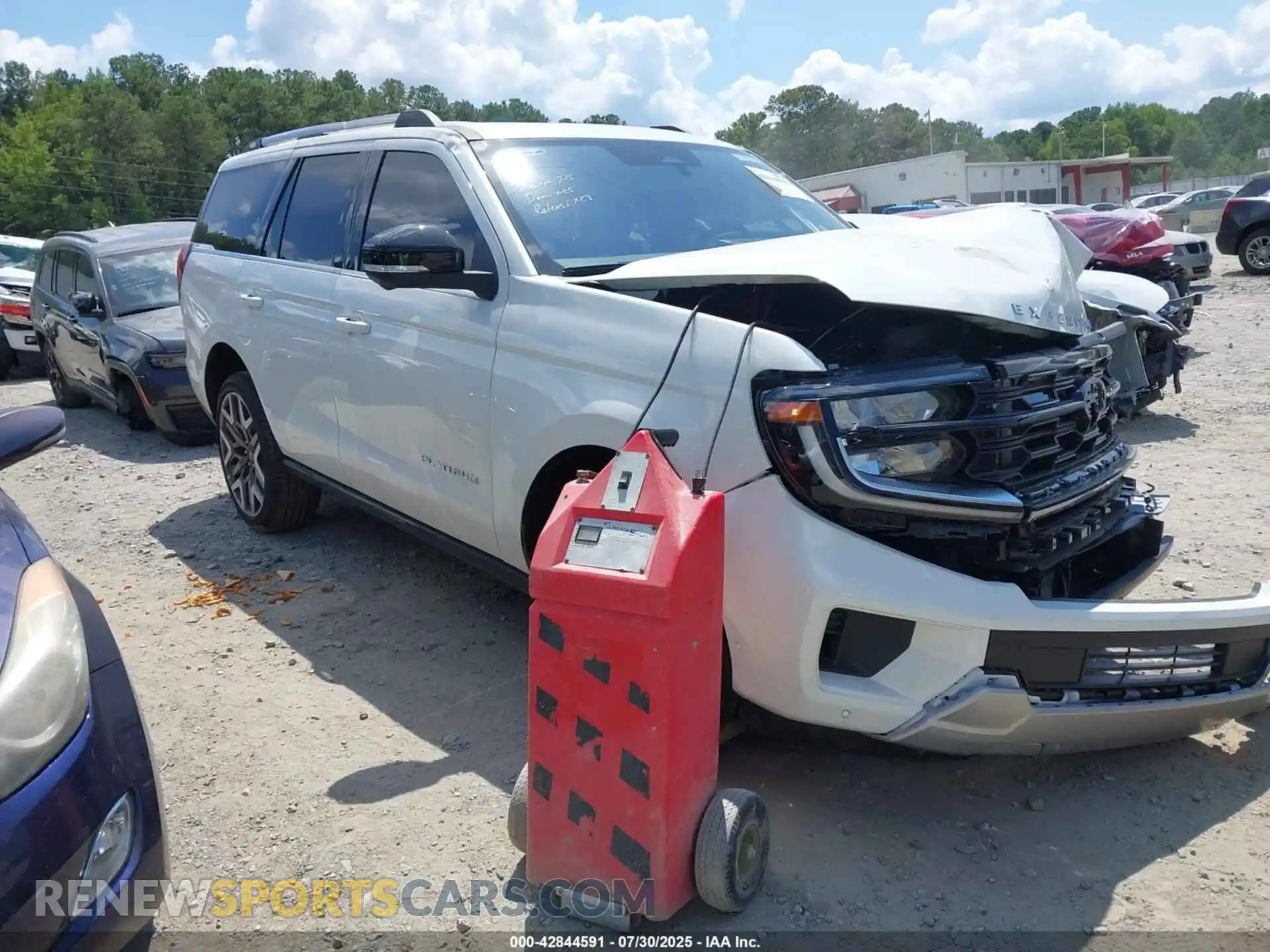 1 Photograph of a damaged car 1FMJU1MG8SEA05213 FORD EXPEDITION 2025