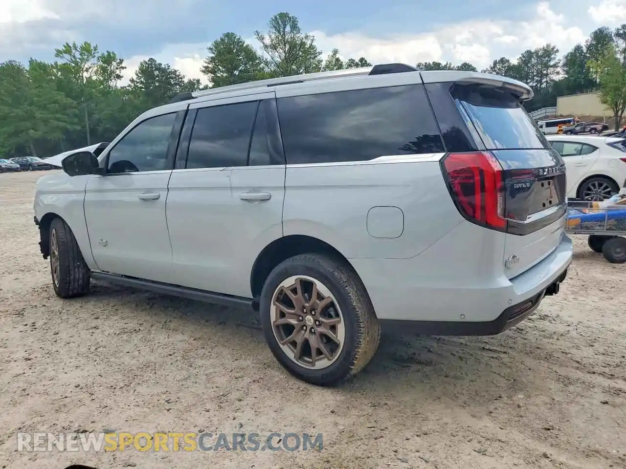2 Photograph of a damaged car 1FMJU1P8XSEA41246 FORD EXPEDITION 2025