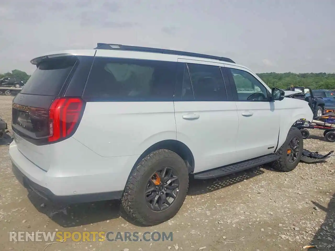 3 Photograph of a damaged car 1FMJU1RG2SEA24753 FORD EXPEDITION 2025