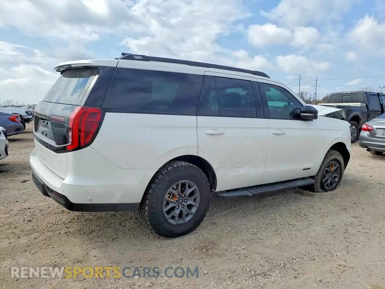 3 Photograph of a damaged car 1FMJU1RG3SEA04172 FORD EXPEDITION 2025