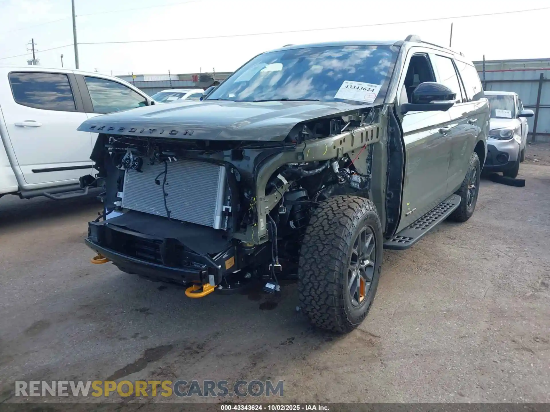 2 fotografías del automóvil dañado 1FMJU1RG3SEA49421 FORD EXPEDITION 2025