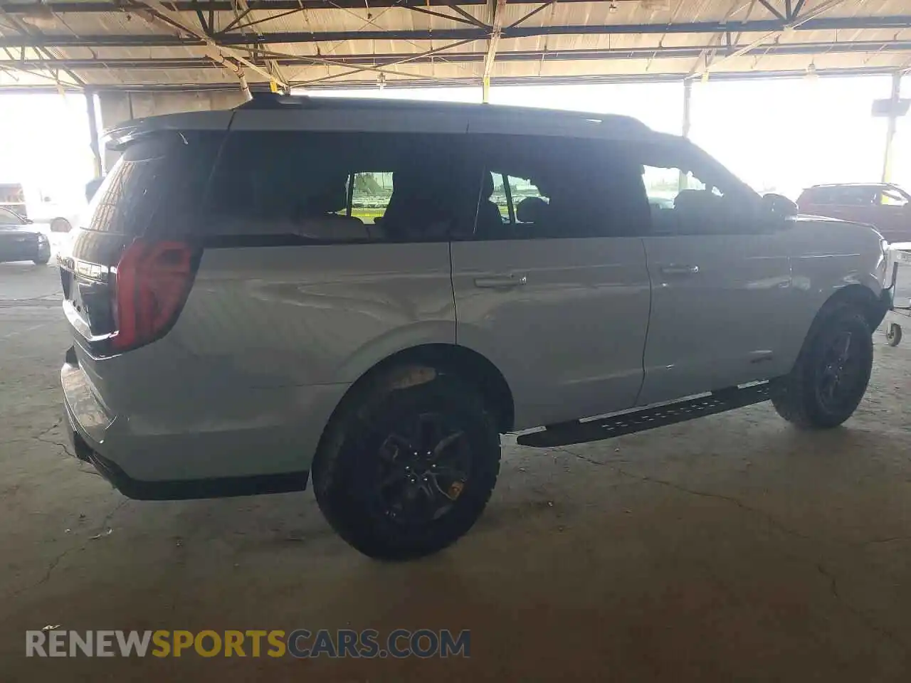 3 Photograph of a damaged car 1FMJU1RG3SEA57633 FORD EXPEDITION 2025