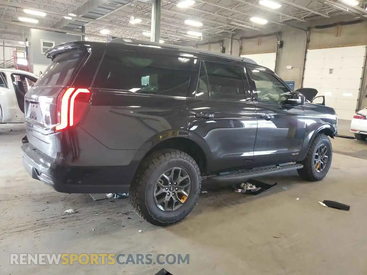 3 Photograph of a damaged car 1FMJU1RG4SEA24592 FORD EXPEDITION 2025