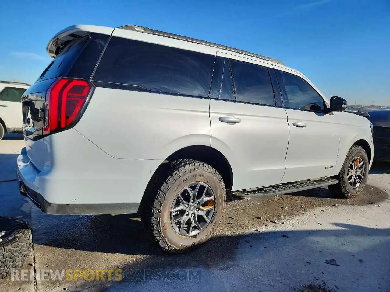 3 Photograph of a damaged car 1FMJU1RG5SEA52868 FORD EXPEDITION 2025
