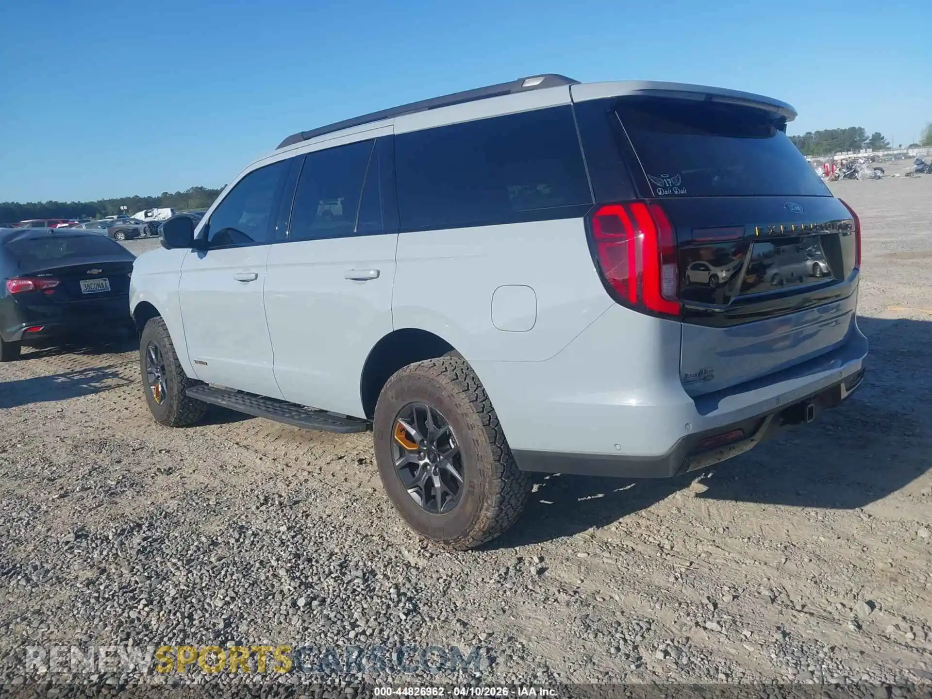 3 fotografías del automóvil dañado 1FMJU1RG6SEA30880 FORD EXPEDITION 2025