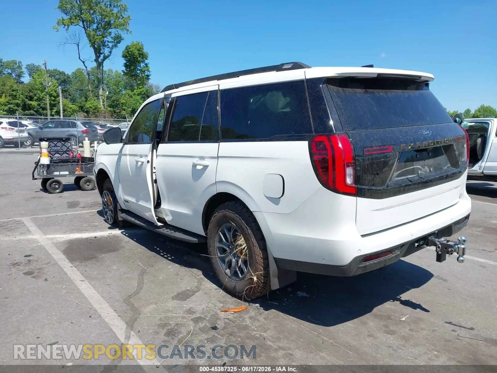 3 Photograph of a damaged car 1FMJU1RG6SEA53348 FORD EXPEDITION 2025