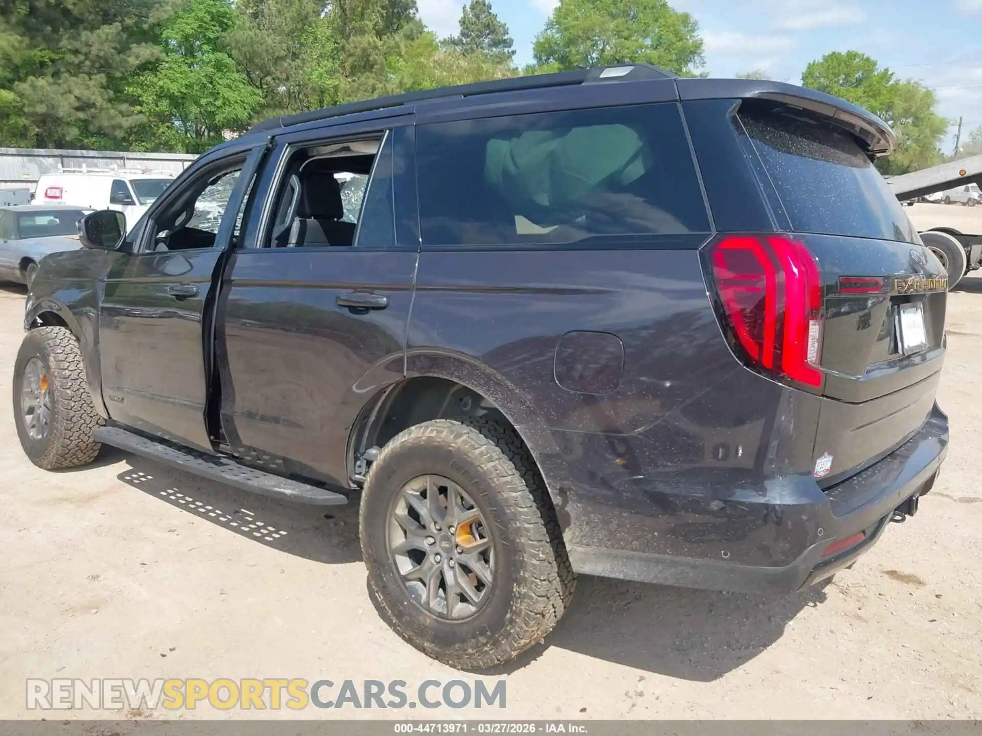 3 Photograph of a damaged car 1FMJU1RG8SEA49611 FORD EXPEDITION 2025
