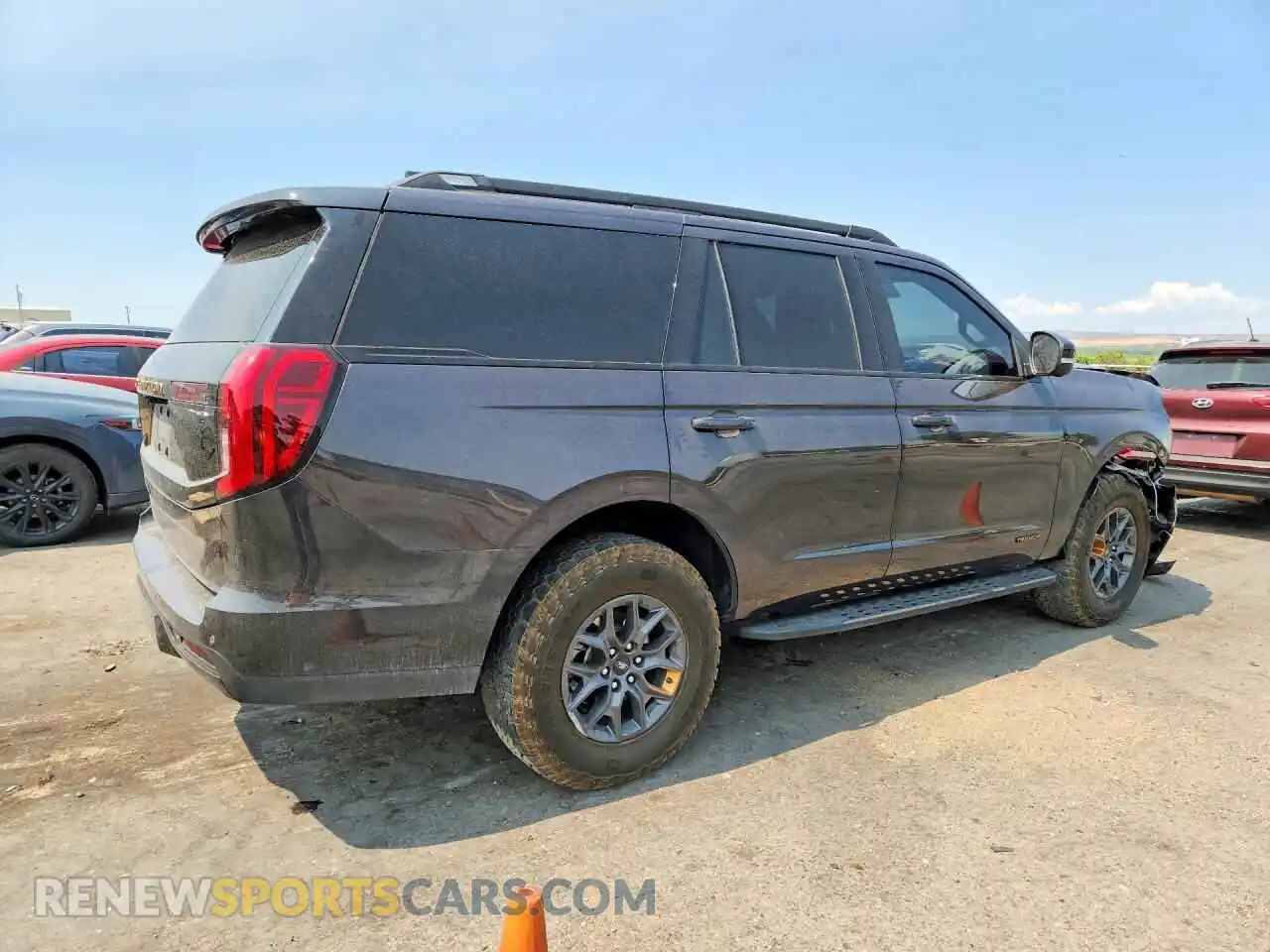 3 Photograph of a damaged car 1FMJU1RG9SEA13992 FORD EXPEDITION 2025