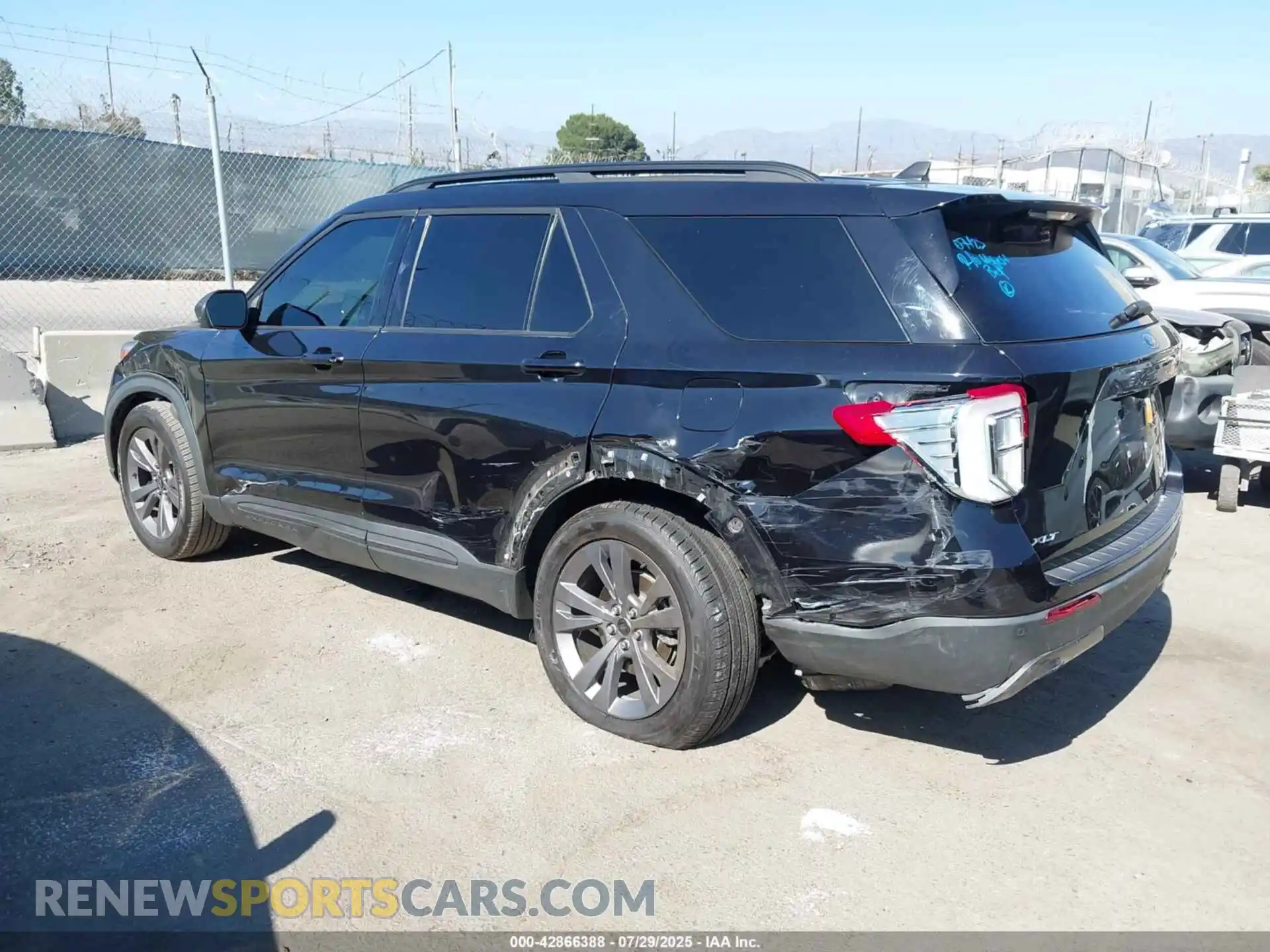 3 Photograph of a damaged car 1FMSK7DH5MGB61206 FORD EXPLORER 2021