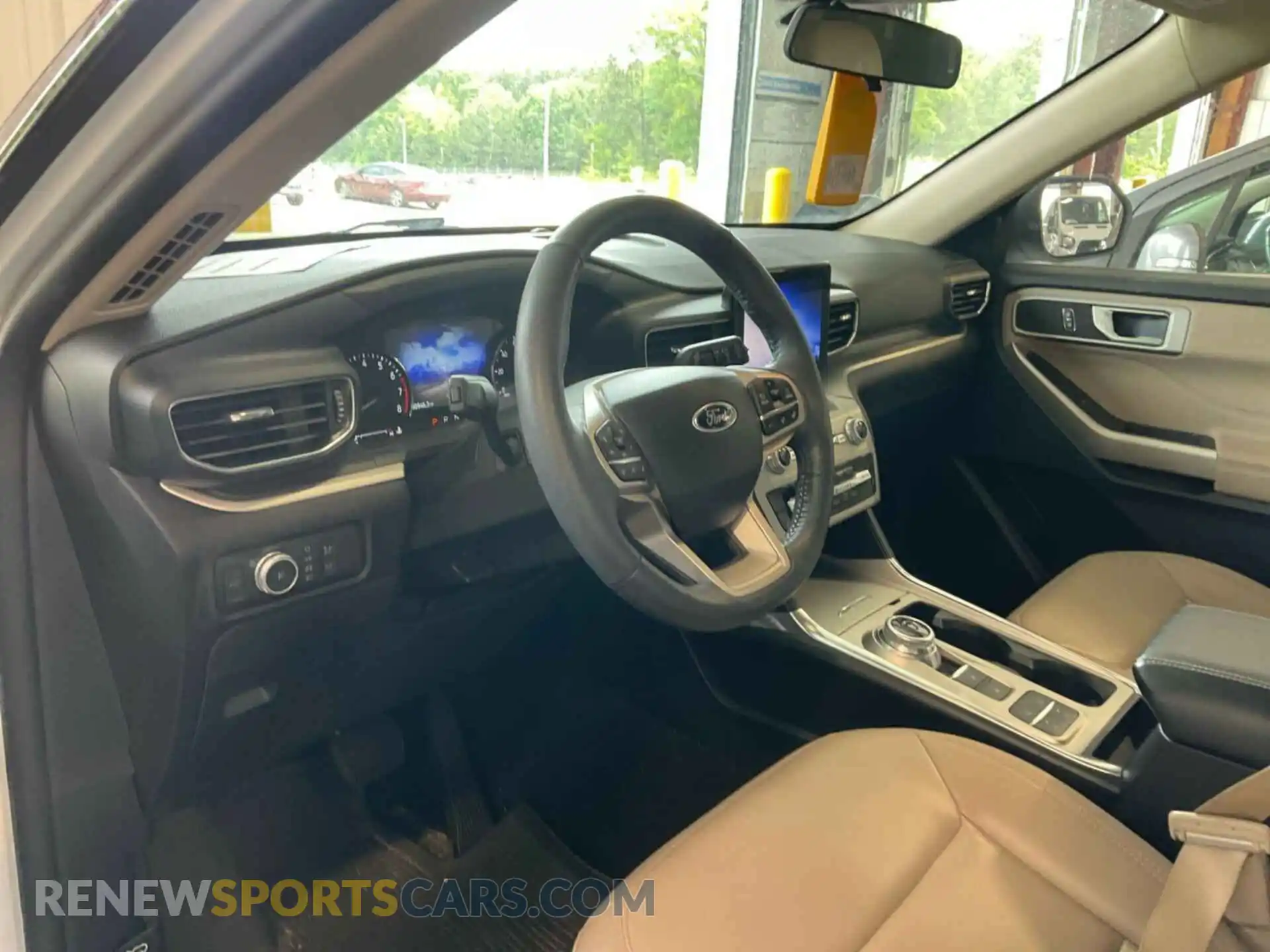 3 Photograph of a damaged car 1FMSK7DH5MGC24448 FORD EXPLORER 2021