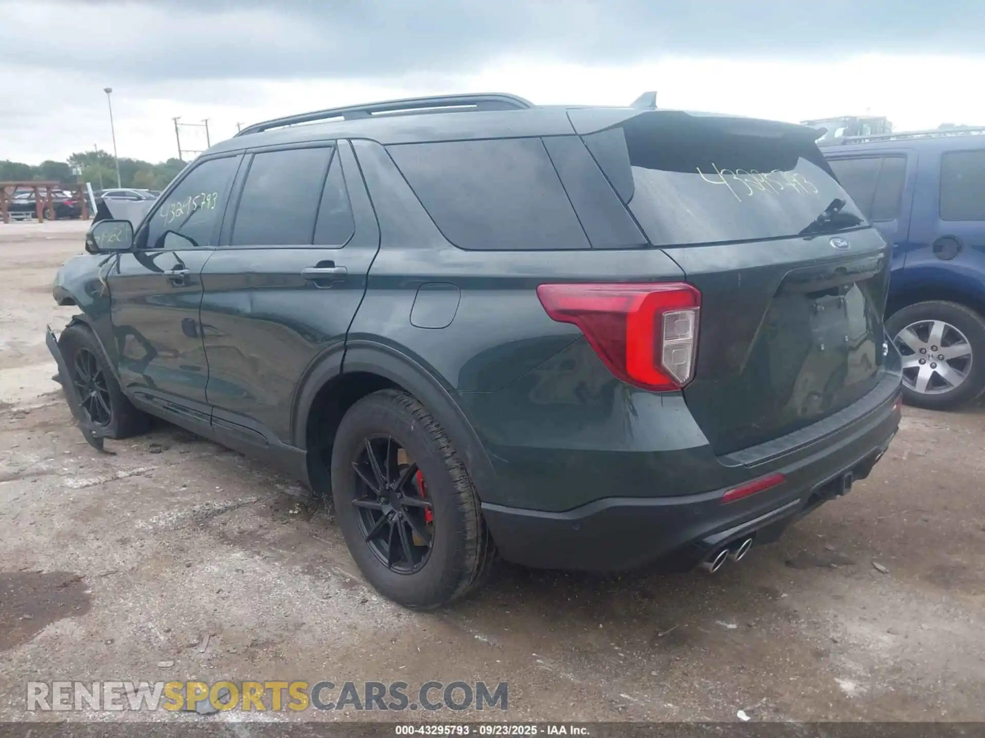 3 Photograph of a damaged car 1FM5K8GC7NGA67686 FORD EXPLORER 2022