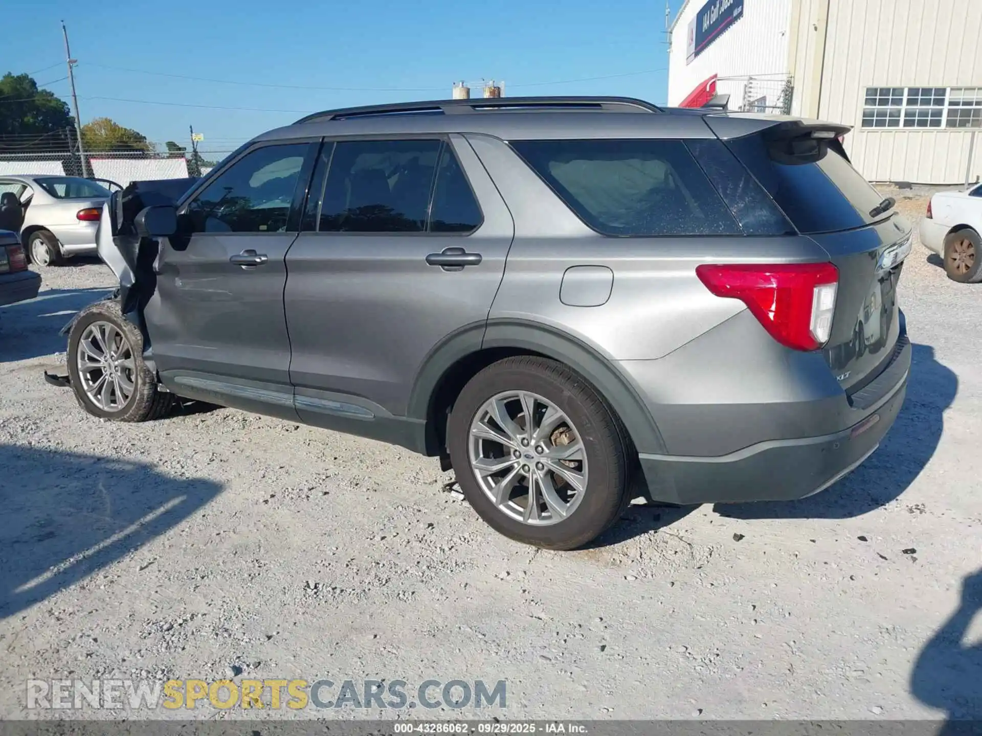 3 Photograph of a damaged car 1FMSK7DHXNGA24148 FORD EXPLORER 2022