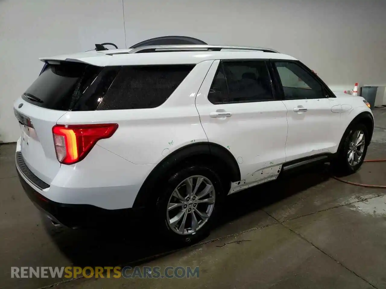 3 Photograph of a damaged car 1FMSK7FH8NGA99766 FORD EXPLORER 2022
