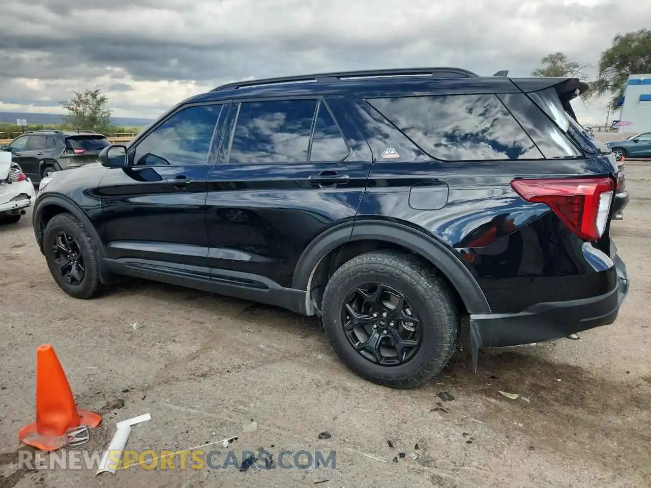 2 Photograph of a damaged car 1FMSK8JH8NGA70085 FORD EXPLORER 2022