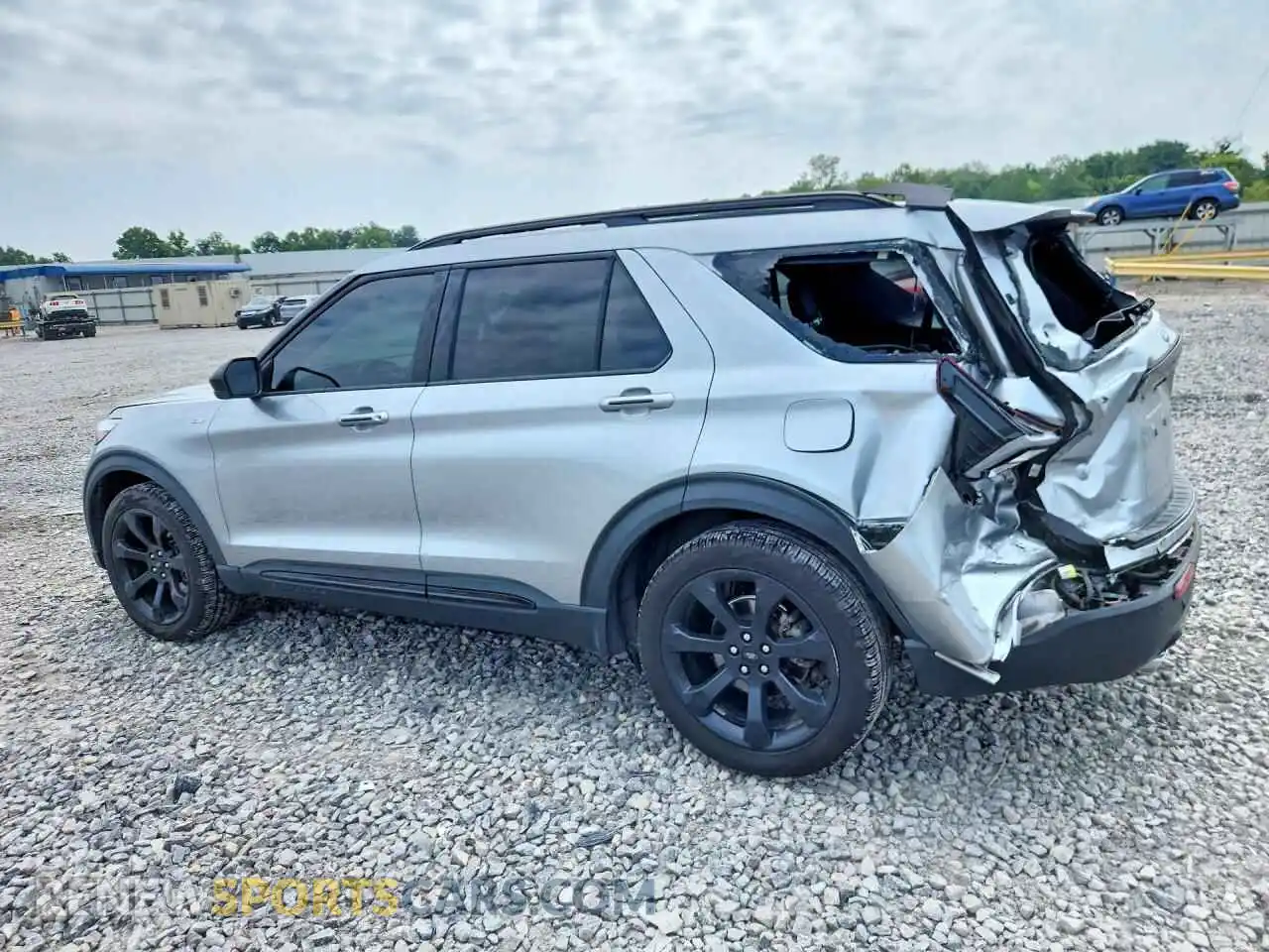 2 fotografías del automóvil dañado 1FMSK7KHXPGA47936 FORD EXPLORER 2023