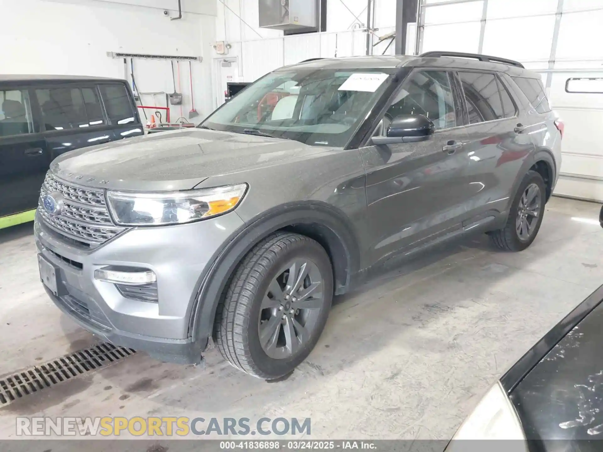 2 Фотография поврежденного автомобиля 1FMSK8DH4PGB32936 FORD EXPLORER 2023