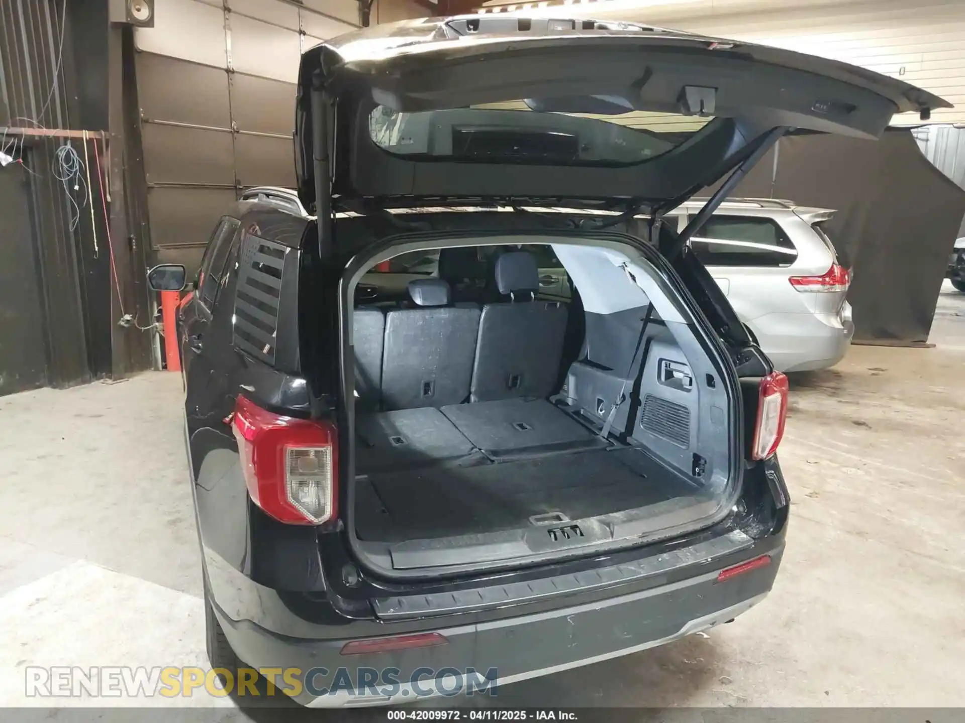 3 Photograph of a damaged car 1FMSK8DHXPGC42017 FORD EXPLORER 2023