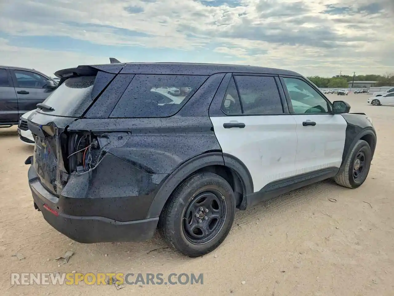 3 Photograph of a damaged car 1FM5K8AB1RGA68399 FORD EXPLORER 2024