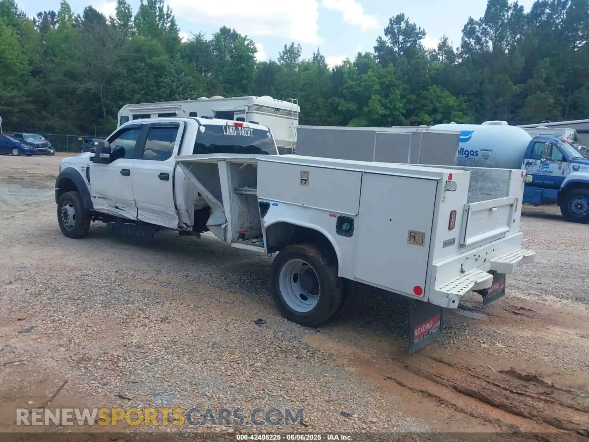 3 Photograph of a damaged car 1FD0W4HT8MEC13884 FORD F-450 CHASSIS 2021