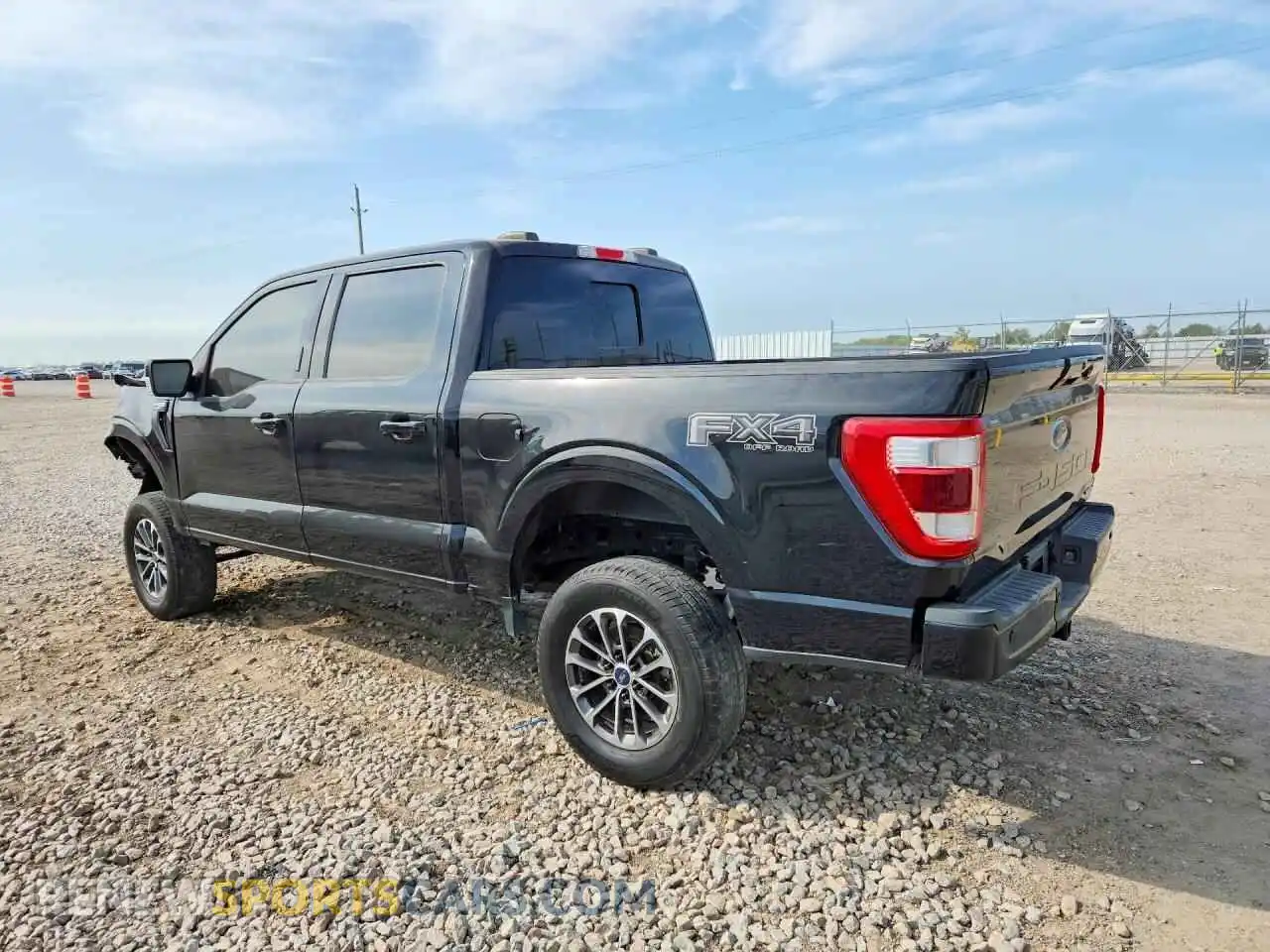 2 fotografías del automóvil dañado 1FTEW1EP3MFC11096 FORD F150 2021