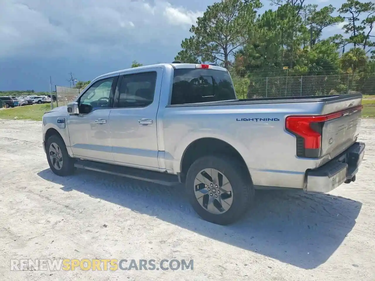 2 fotografías del automóvil dañado 1FT6W5L73RWG27526 FORD F150 2024