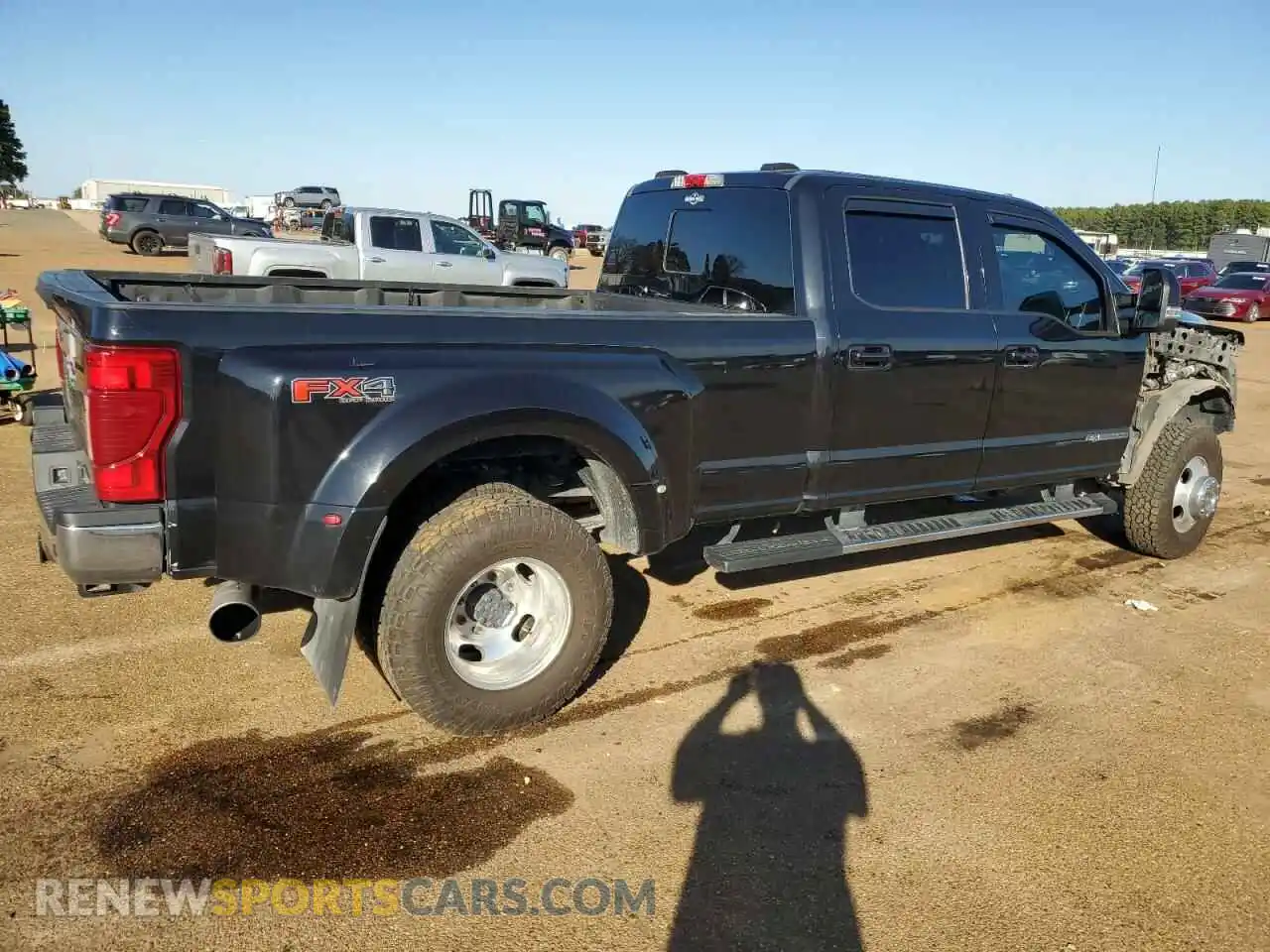 3 Photograph of a damaged car 1FT8W3DT4LED93323 FORD F350 2020