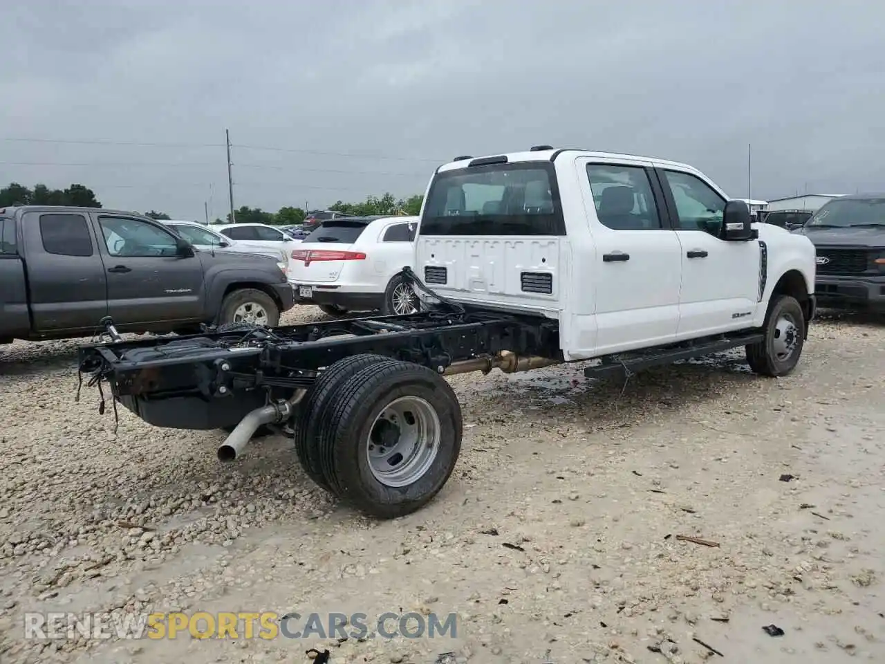 3 Фотография поврежденного автомобиля 1FD8W3HT6REE02974 FORD F350 2024