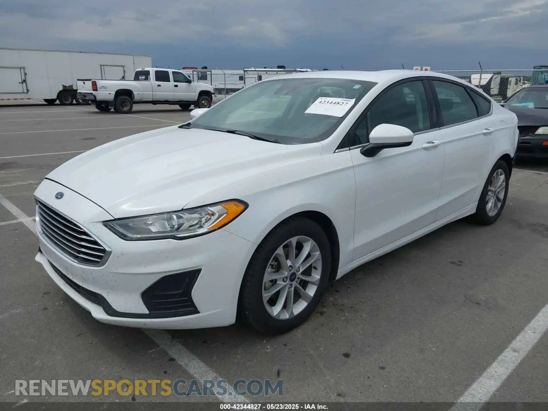 2 Photograph of a damaged car 3FA6P0HD2LR136072 FORD FUSION 2020