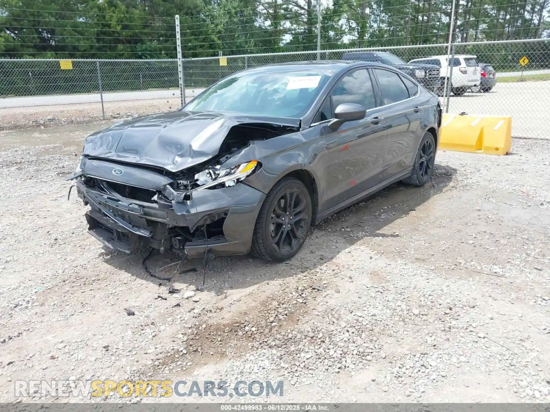 2 Photograph of a damaged car 3FA6P0HD6LR160147 FORD FUSION 2020