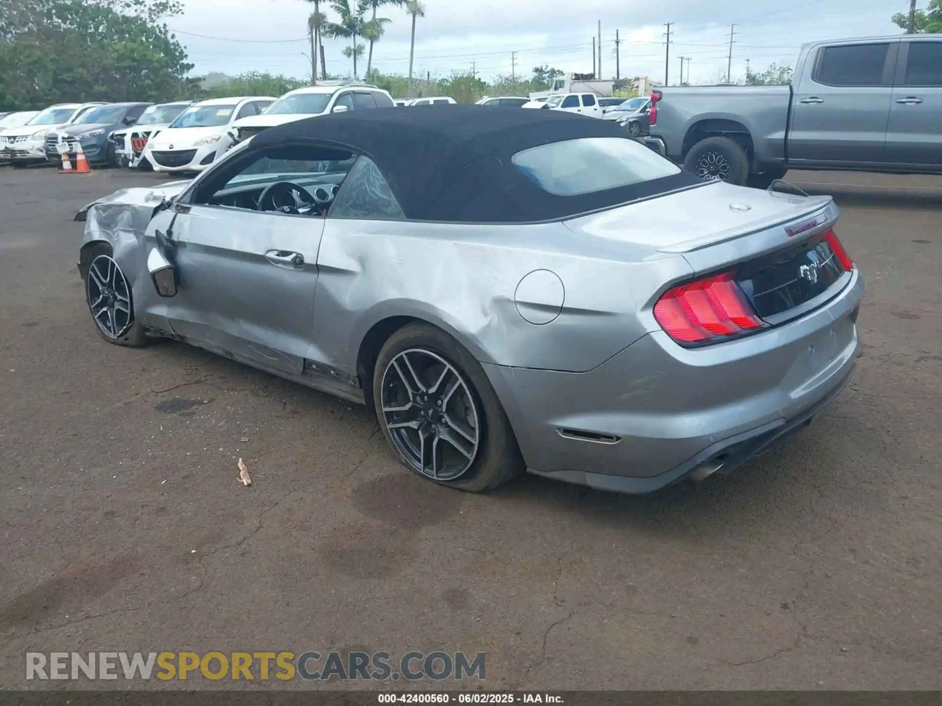 3 Photograph of a damaged car 1FATP8UH1L5125626 FORD MUSTANG 2020