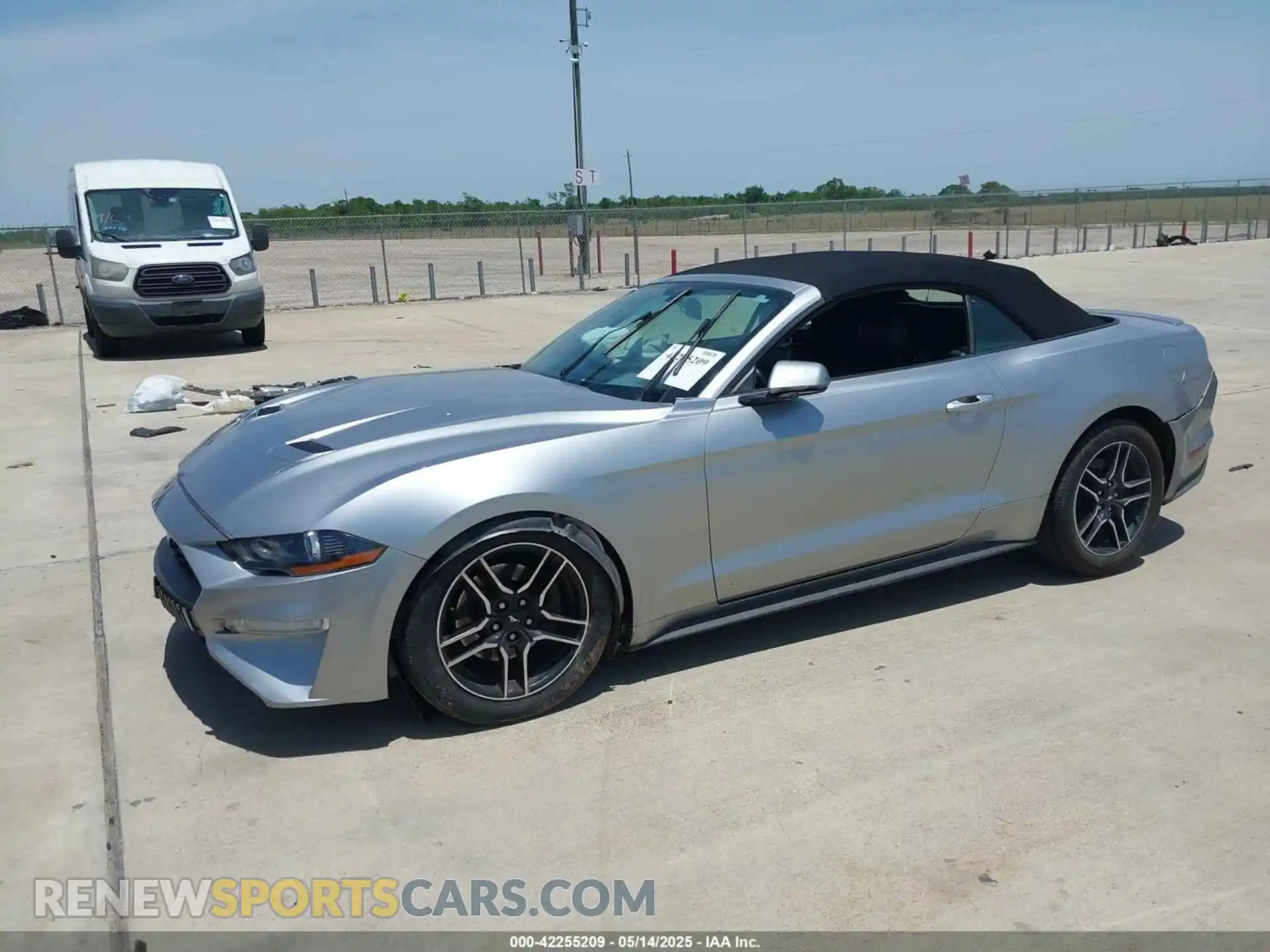 2 Photograph of a damaged car 1FATP8UHXL5111742 FORD MUSTANG 2020