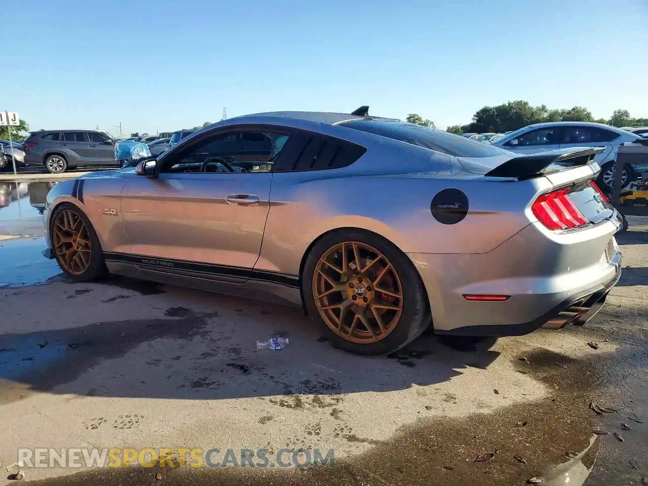2 fotografías del automóvil dañado 1FA6P8CF7M5151128 FORD MUSTANG 2021