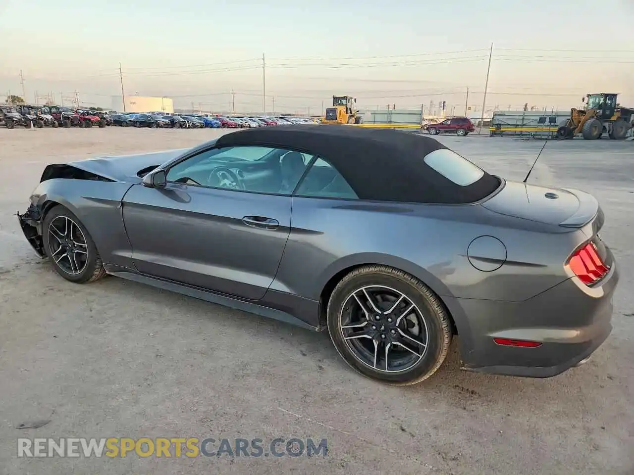 2 fotografías del automóvil dañado 1FATP8UH3M5122325 FORD MUSTANG 2021