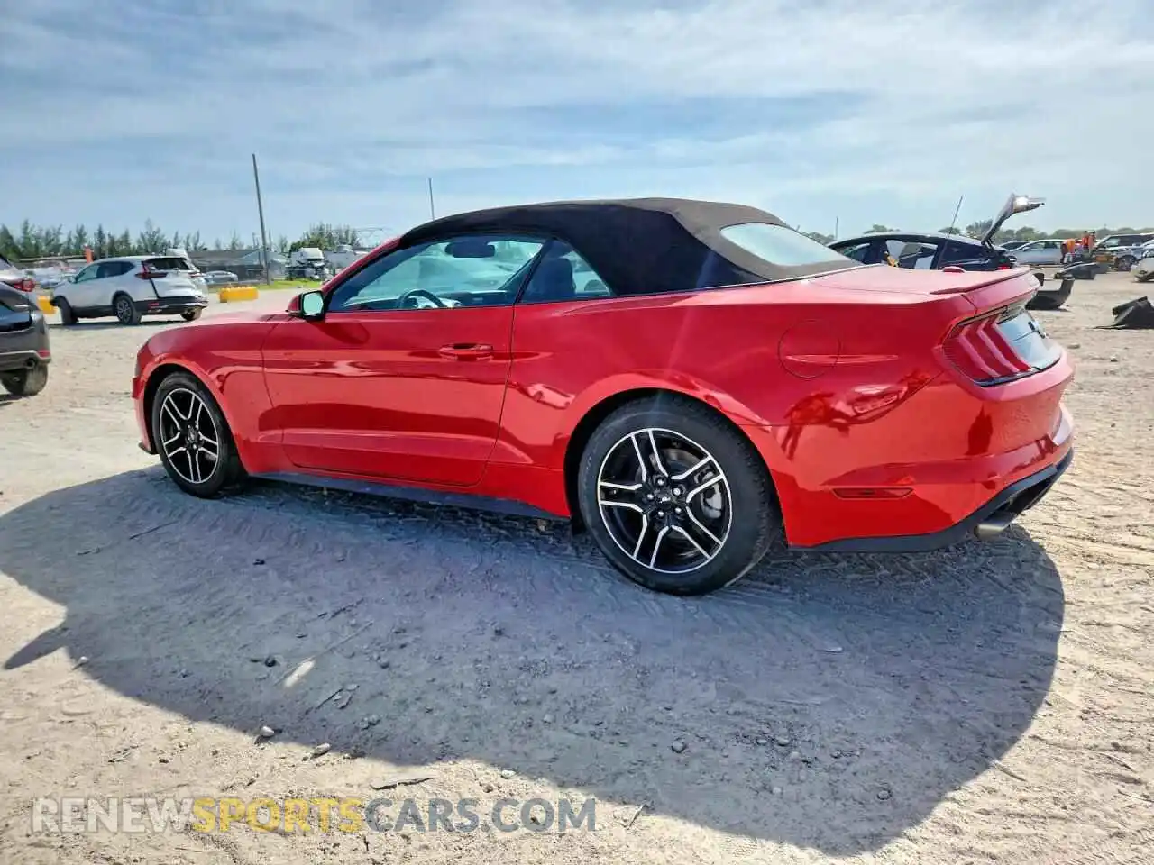 2 fotografías del automóvil dañado 1FATP8UH9M5129649 FORD MUSTANG 2021