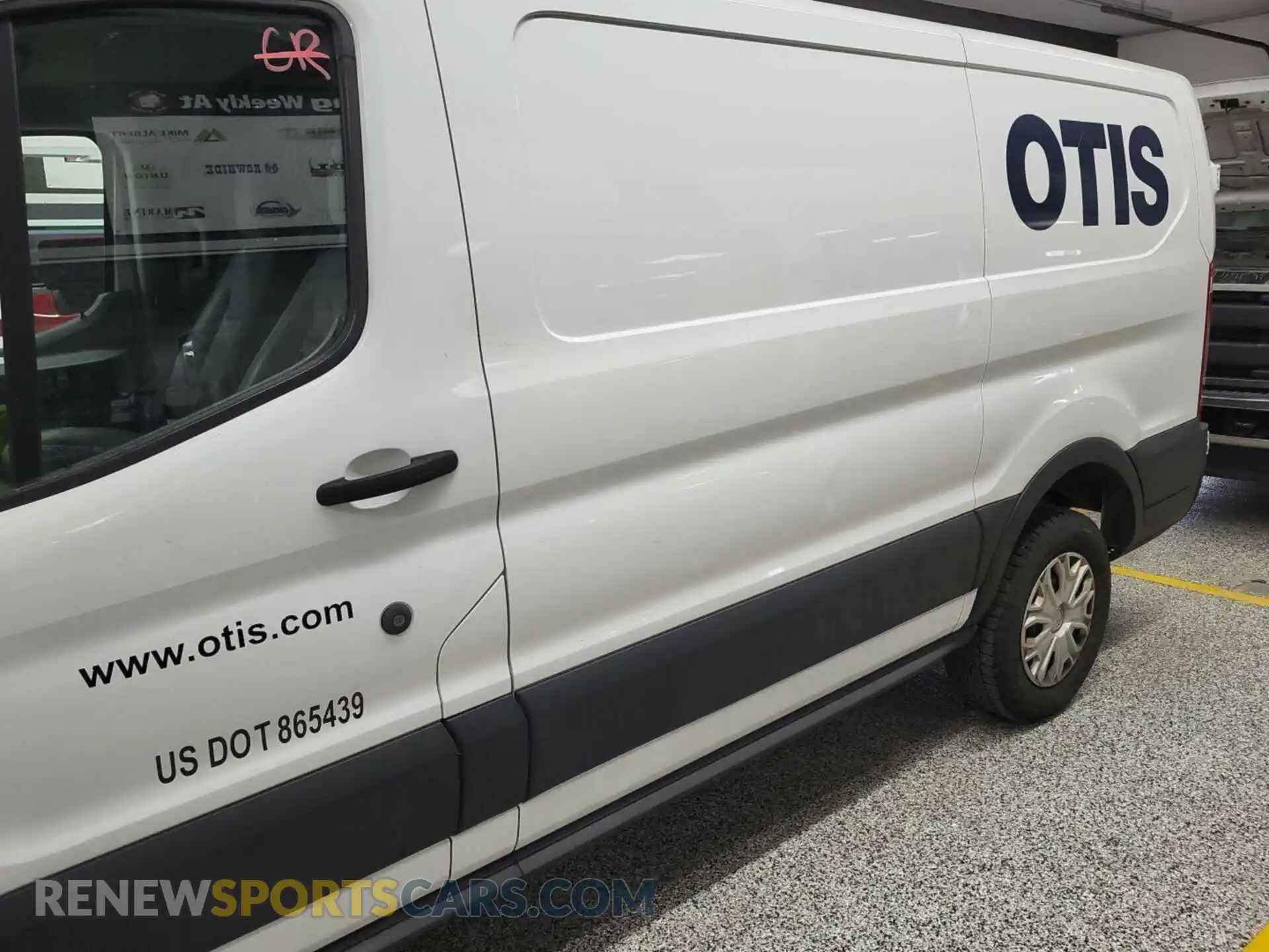 3 Photograph of a damaged car 1FTYR1YM2KKB76139 FORD TRANSIT 2019