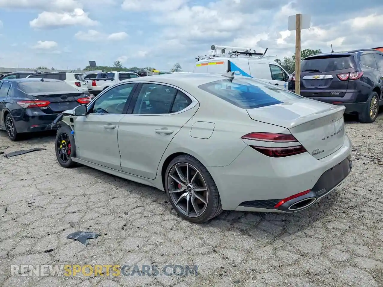 2 fotografías del automóvil dañado KMTG34SC6SU156495 GENESIS G70 2025